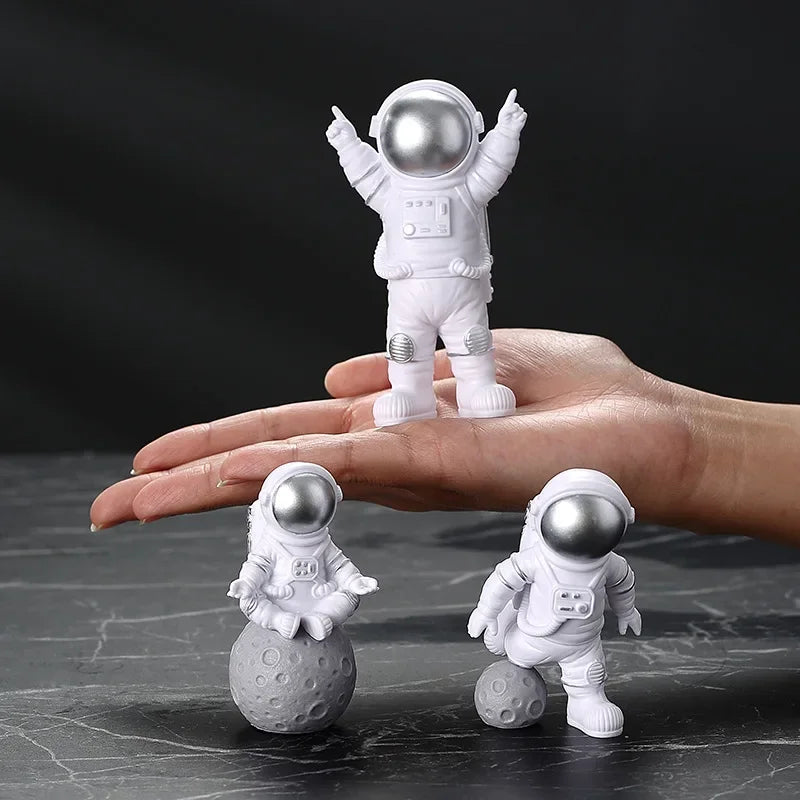 Kit Mini Astronautas Para Decoração